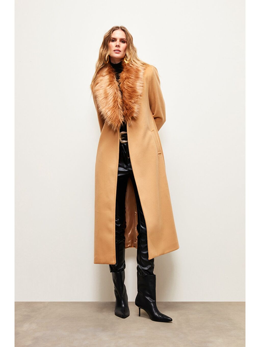 Kahverengi Yaka Kürklü Uzun Kaban - Camel-2