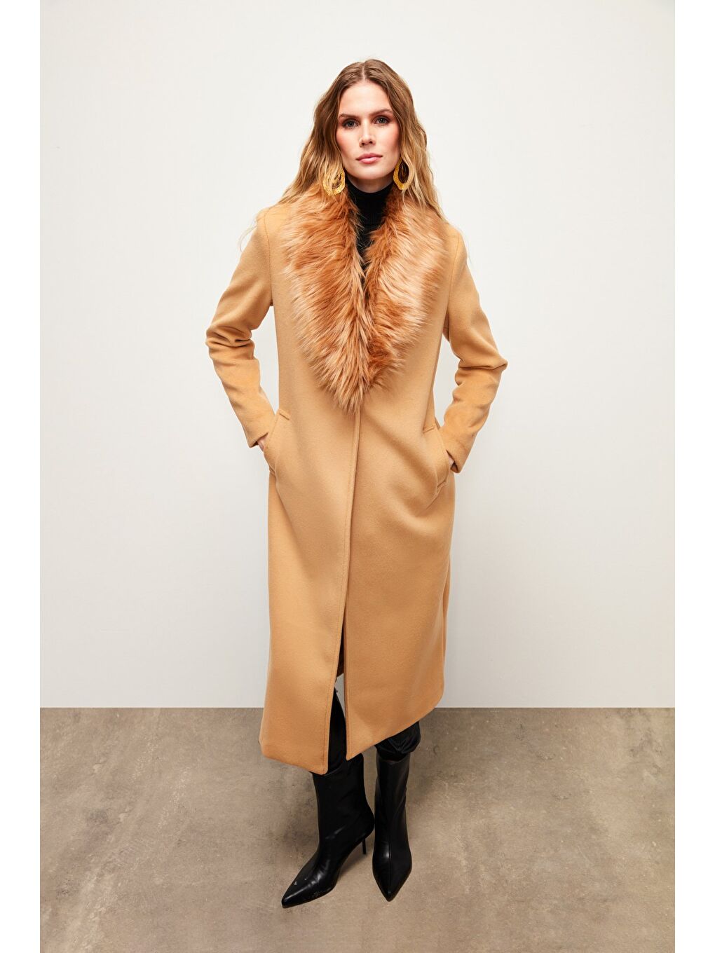 Kahverengi Yaka Kürklü Uzun Kaban - Camel-4