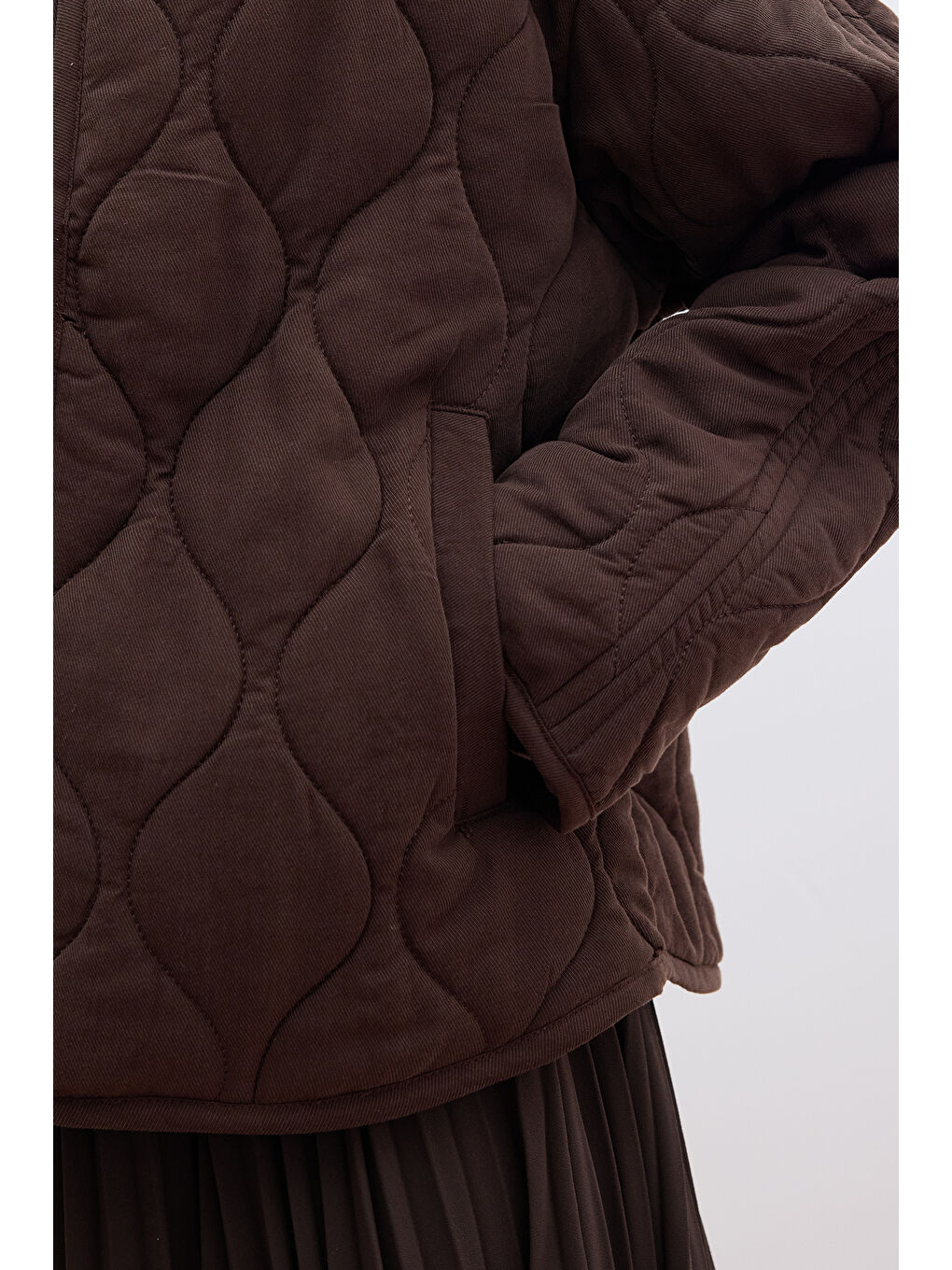 Kahverengi Düğmeli Kısa Kapitone Mont Acı Kahve-4