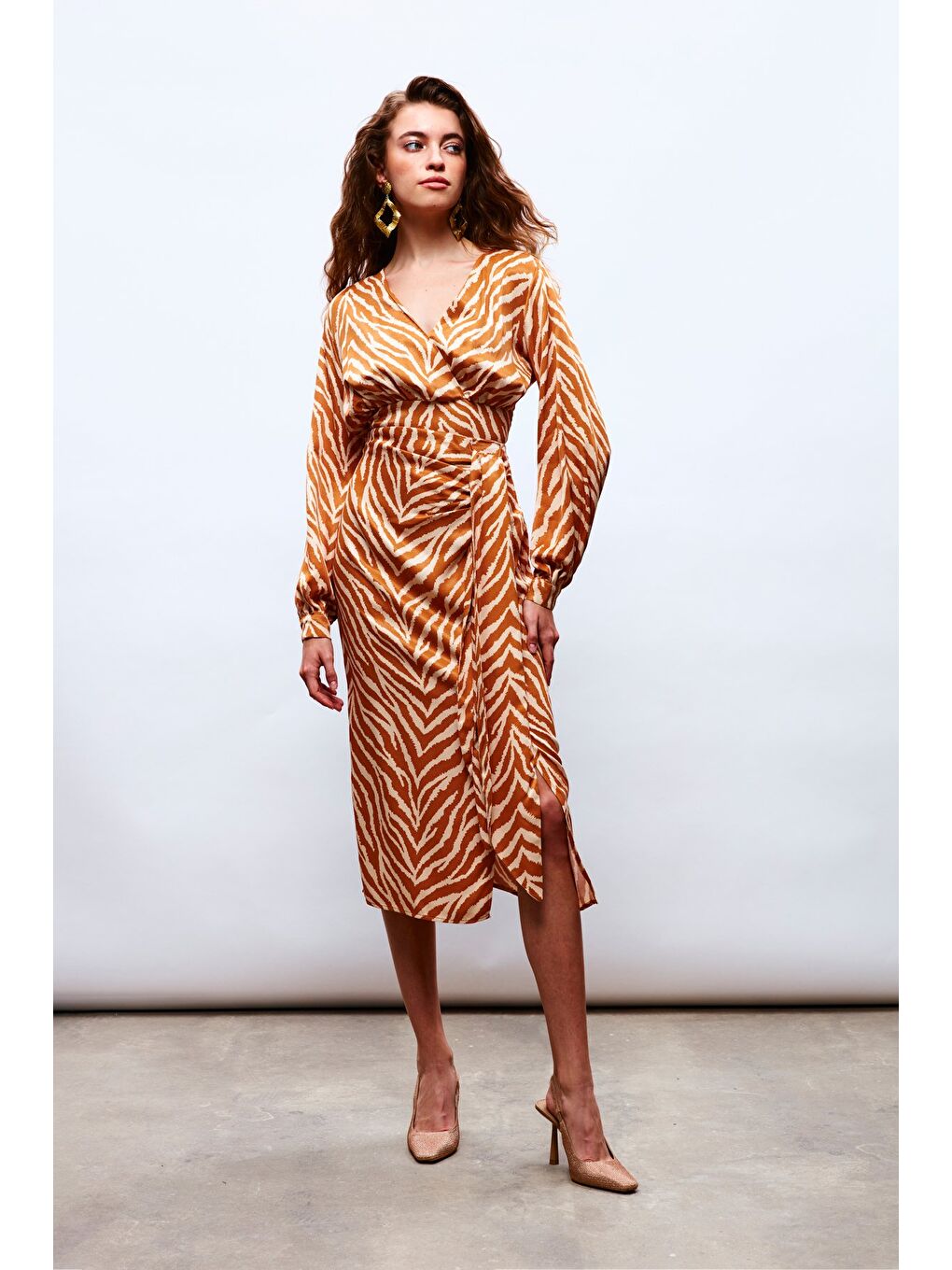 Kahverengi Zebra Desenli Saten Etek - Camel