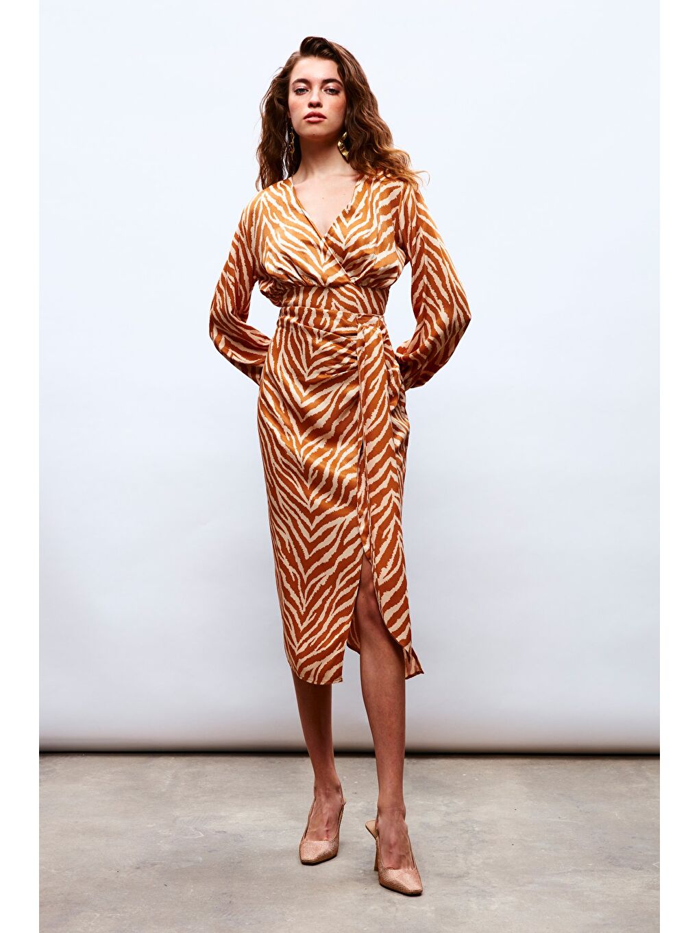 Kahverengi Zebra Desenli Saten Etek - Camel-1