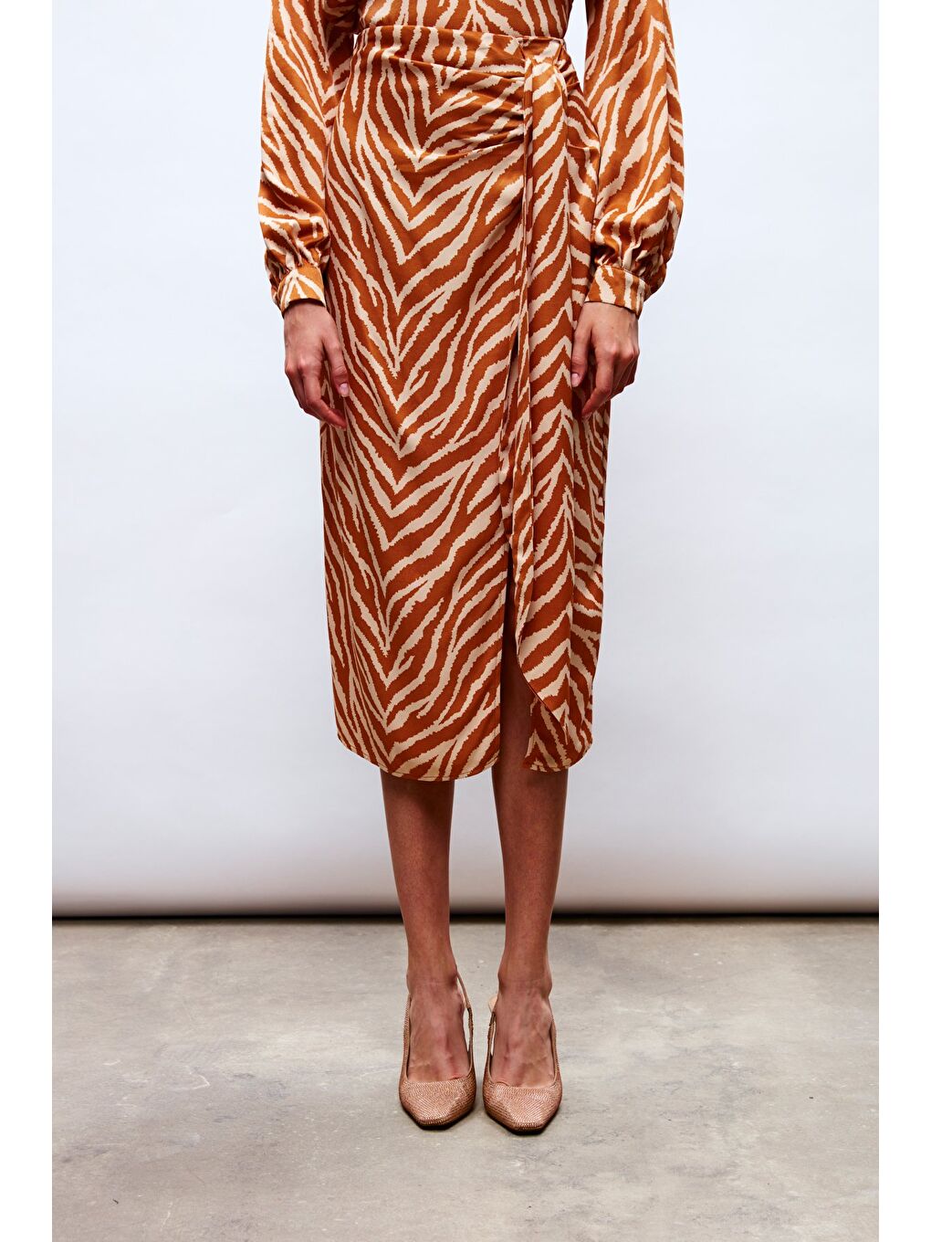 Kahverengi Zebra Desenli Saten Etek - Camel-5