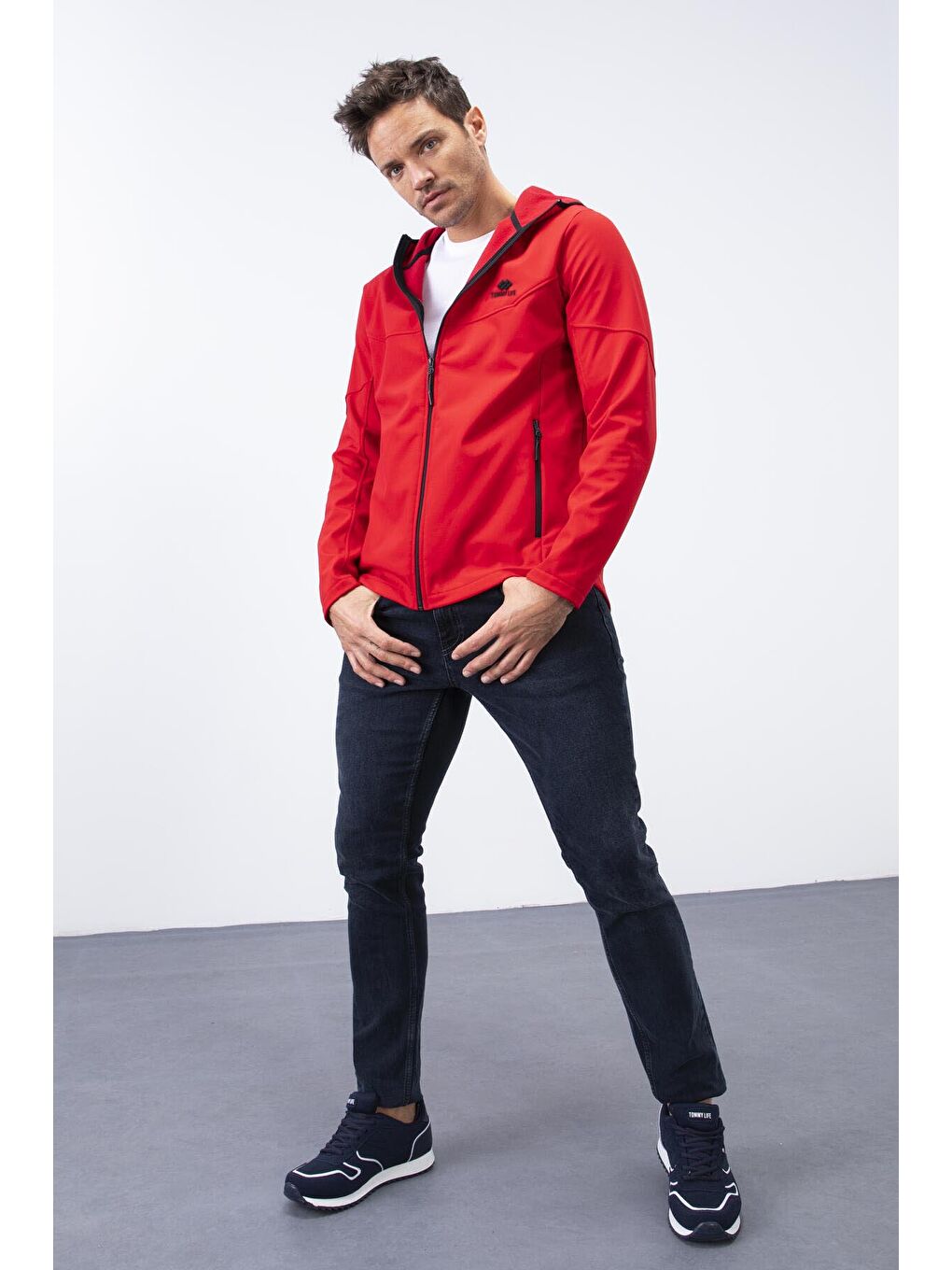 Kırmızı Fermuarlı Kapüşonlu Su ve Rüzgar Geçirmez Softshell Erkek Mont - 88051-3