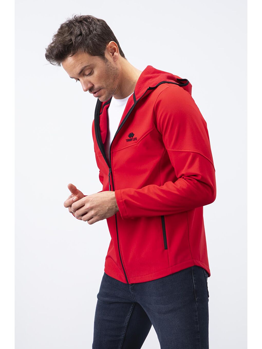 Kırmızı Fermuarlı Kapüşonlu Su ve Rüzgar Geçirmez Softshell Erkek Mont - 88051-4