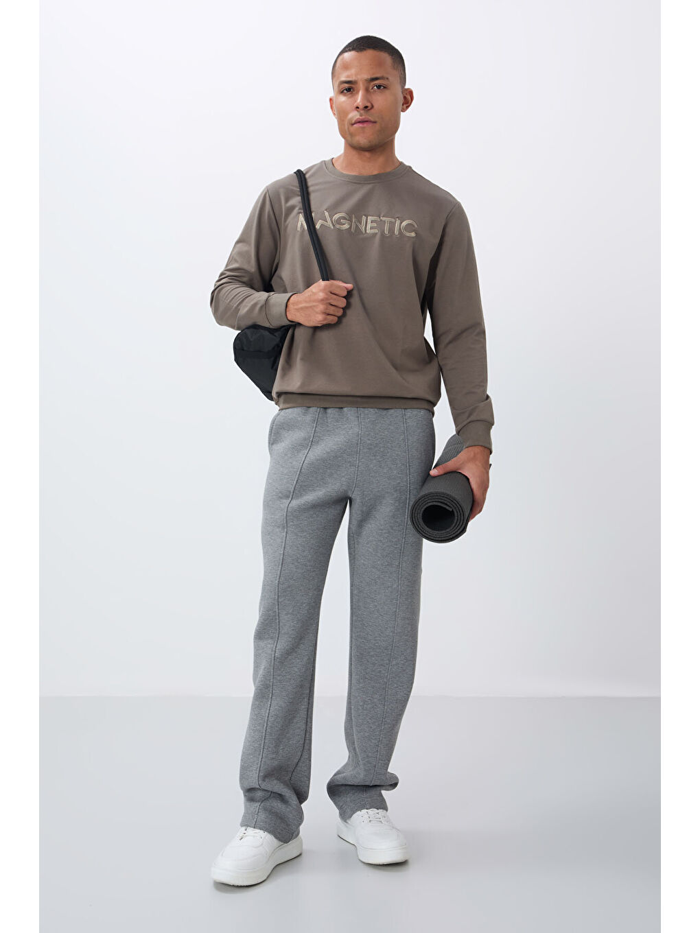 Koyu Bej Yazı Nakışlı Bisiklet Yaka Rahat Form Erkek Sweatshirt - 88020-1