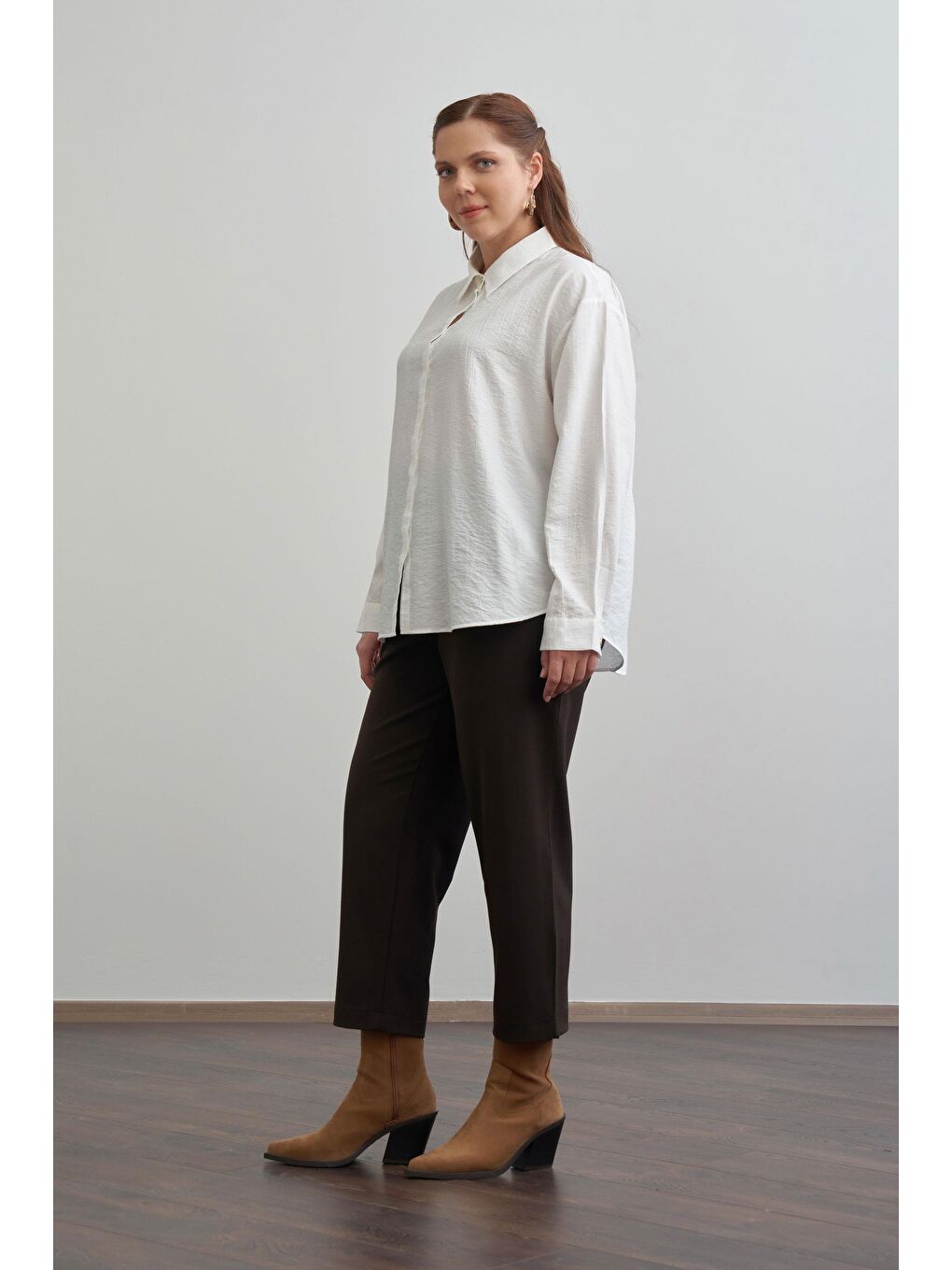 Ekru Köşe Manşet Detaylı Düğmeli Gömlek-1