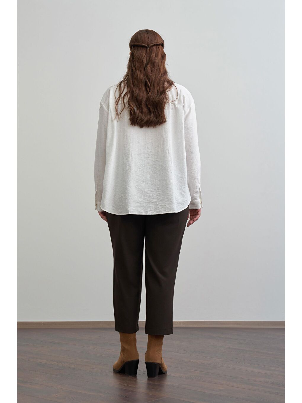 Ekru Köşe Manşet Detaylı Düğmeli Gömlek-2