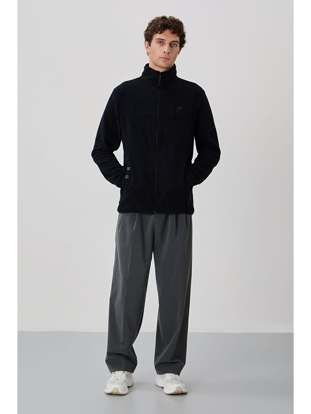 Lacivert Yazı Nakışlı Dik Yaka  Standart Kalıp Erkek Fermuarlı Sweatshirt Polar - 87992-3