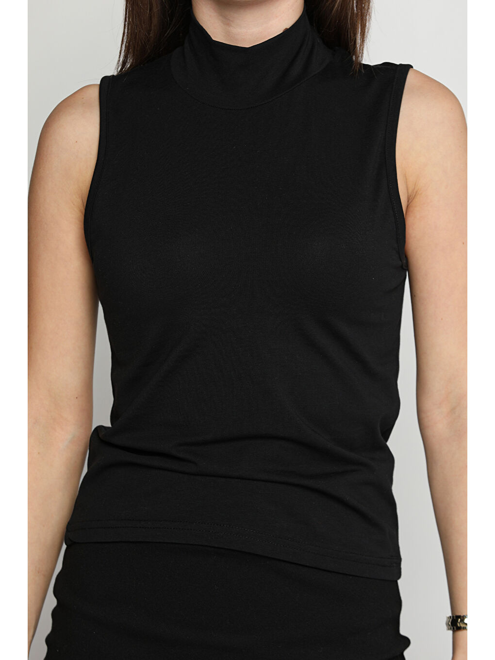 Siyah Balıkçı Yaka Sıfır Kol Body Bluz-3