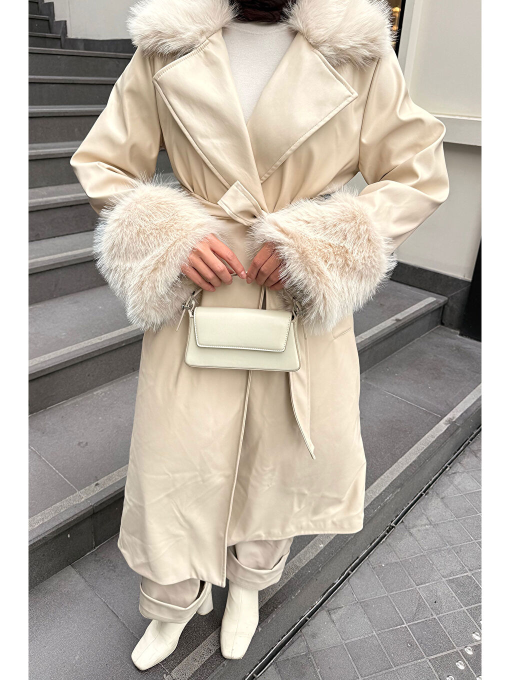 Ekru Kadın Yaka Kürk Detay Deri Trenç Krem-4