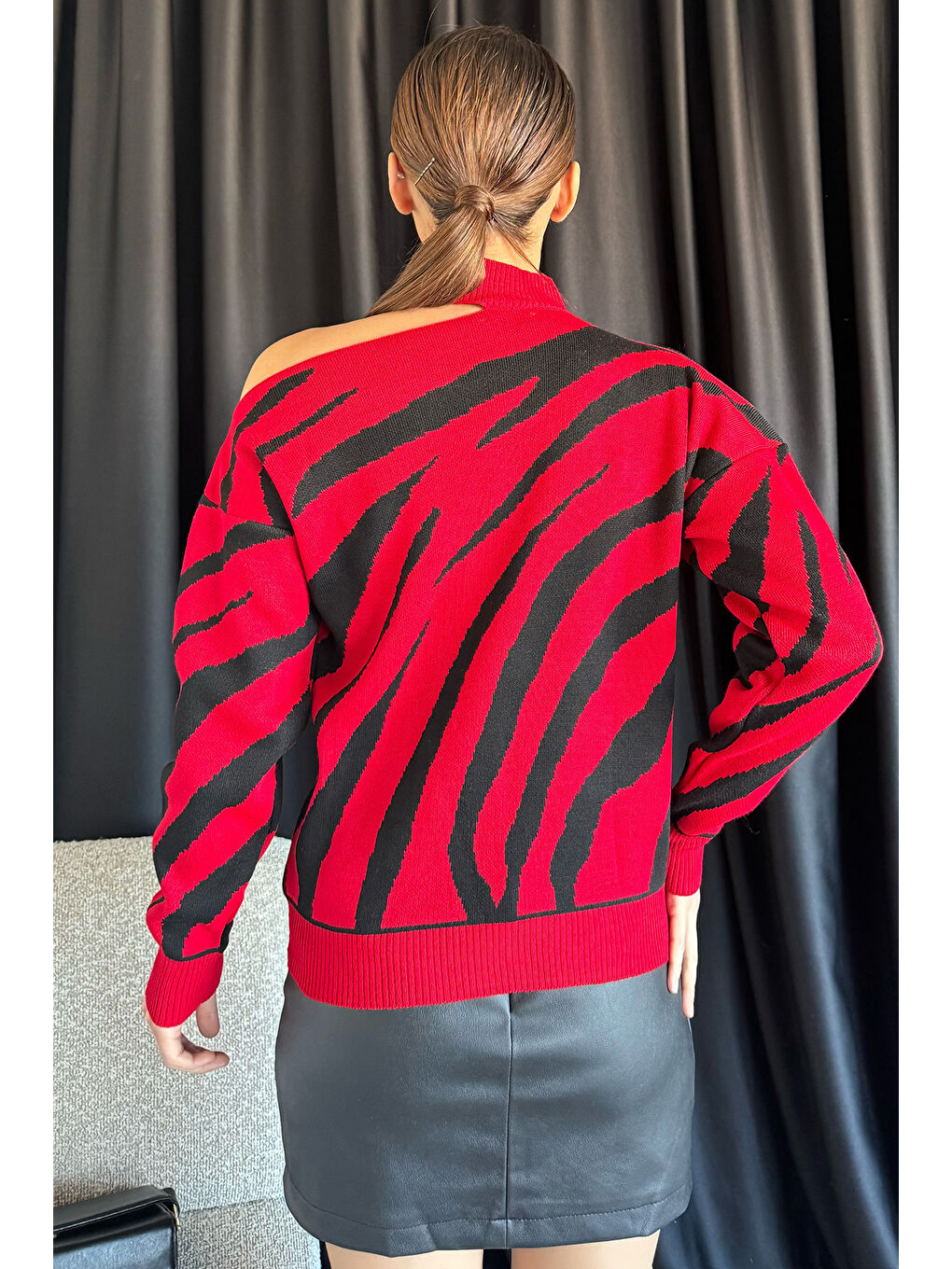 Bordo Kadın Omuz Dekolteli Zebra Desenli Triko Bluz-7