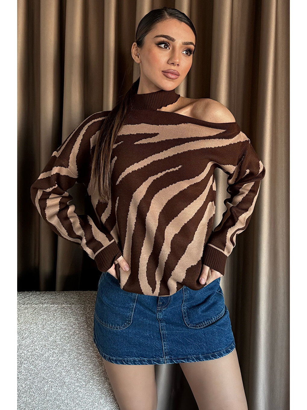 Bej Kadın Omuz Dekolteli Zebra Desenli Triko Bluz-9