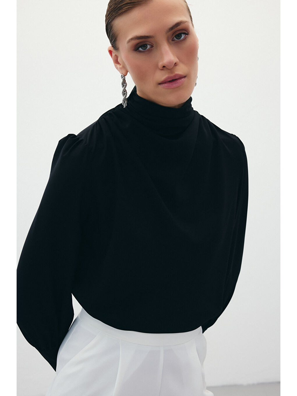 Drape Detaylı Bluz - Siyah-6