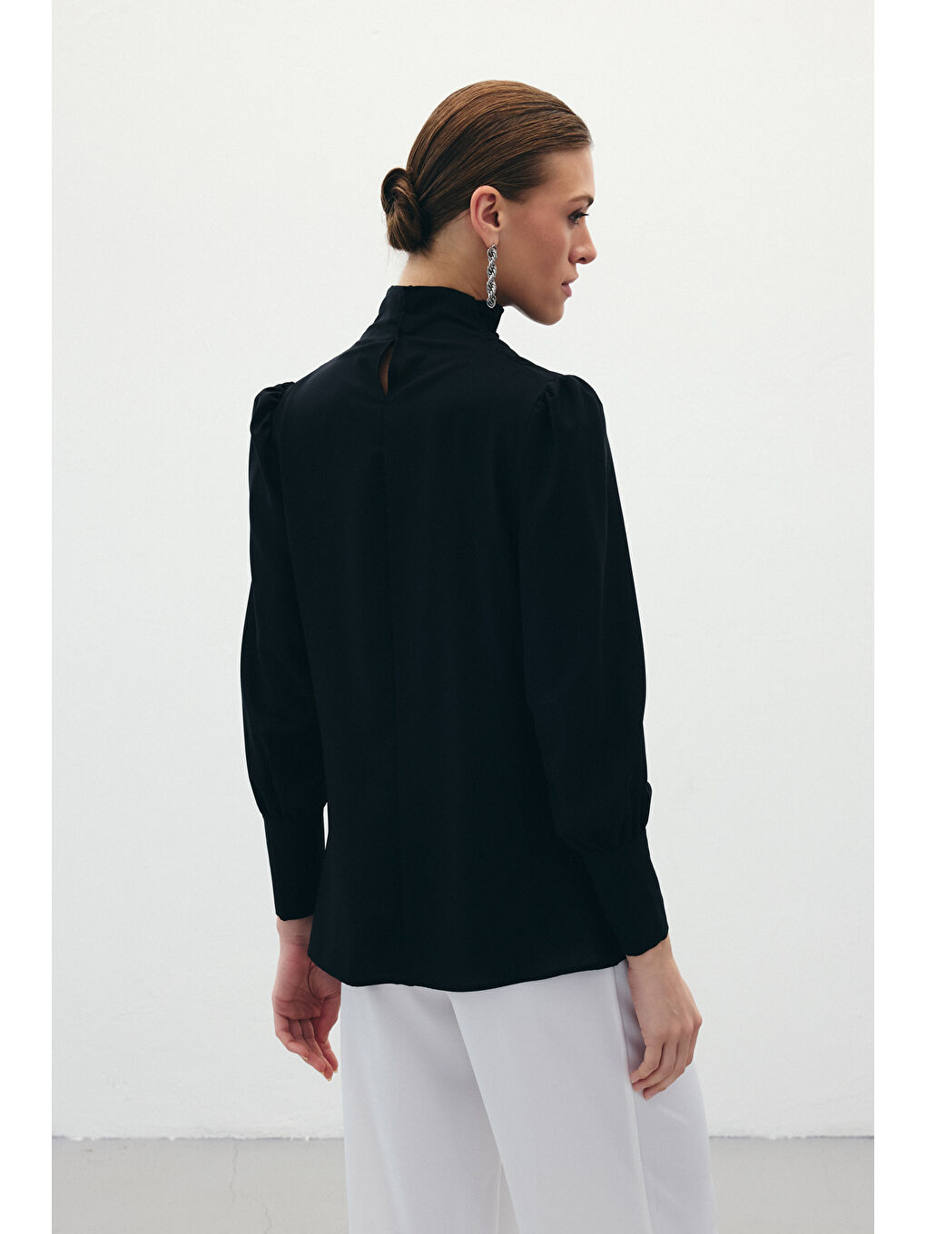 Drape Detaylı Bluz - Siyah-7