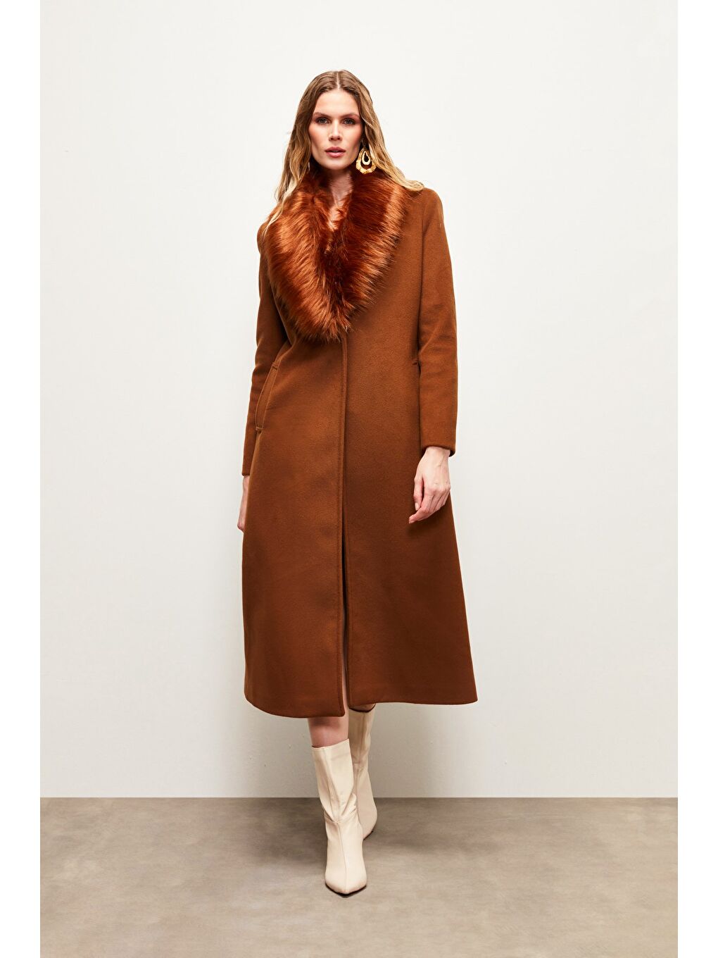 Kahverengi Yaka Kürklü Uzun Kaban - Kahve-1
