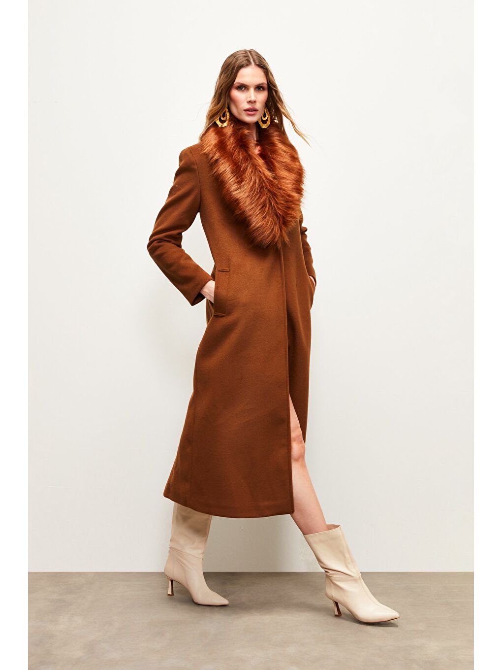 Kahverengi Yaka Kürklü Uzun Kaban - Kahve-2