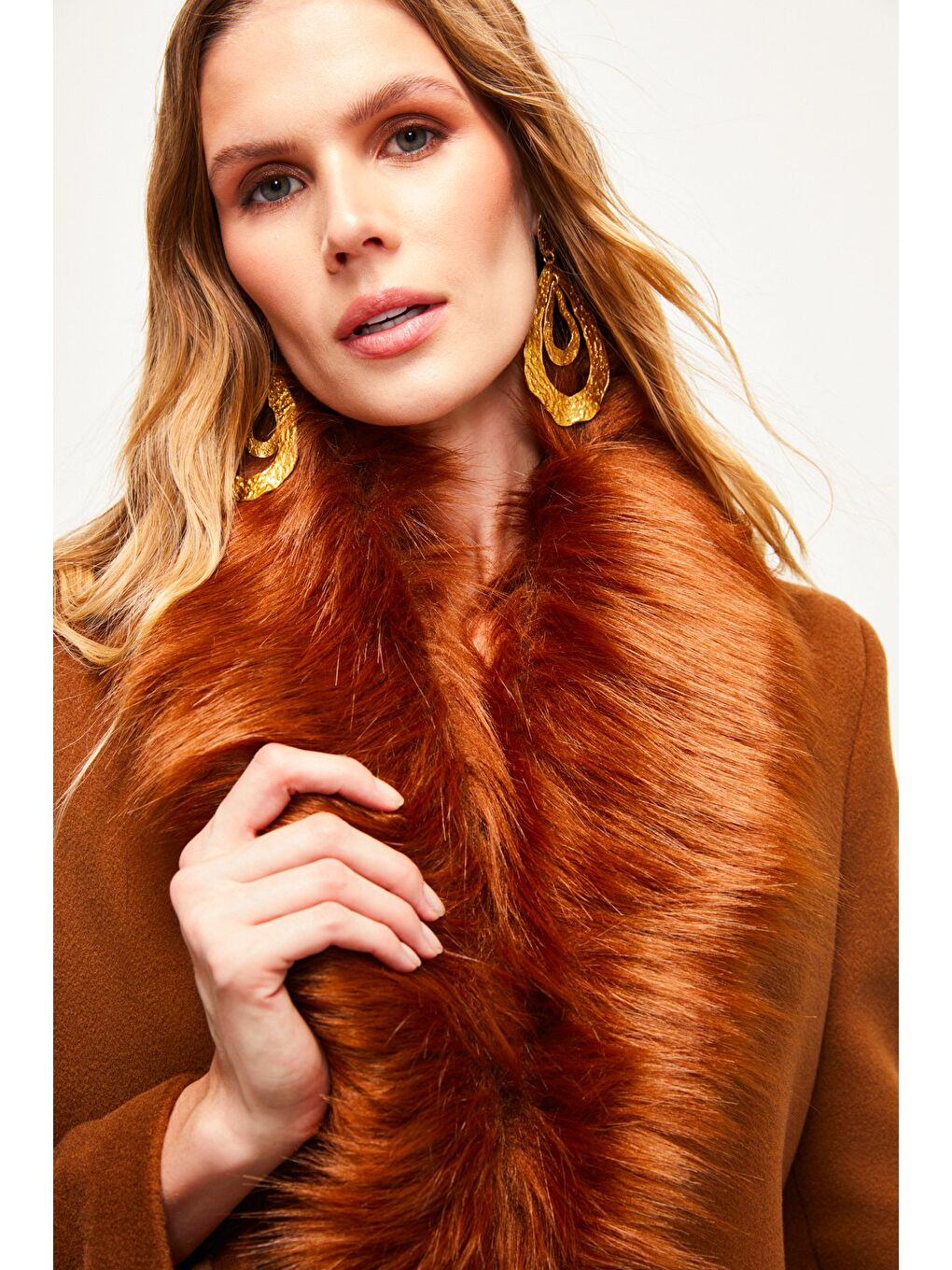 Kahverengi Yaka Kürklü Uzun Kaban - Kahve-4