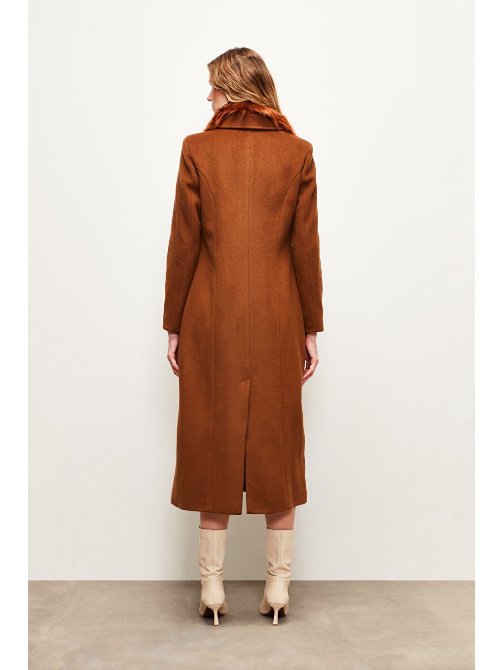 Kahverengi Yaka Kürklü Uzun Kaban - Kahve-6