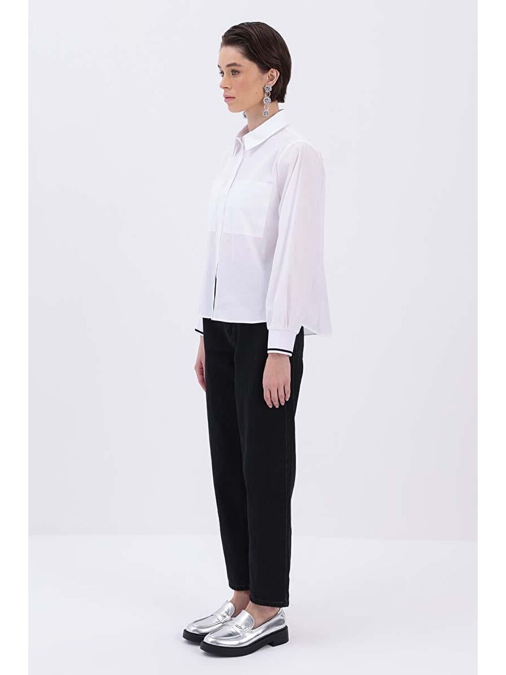 Beyaz Pamuklu Manşeti Ribanalı Cepli Gömlek-2