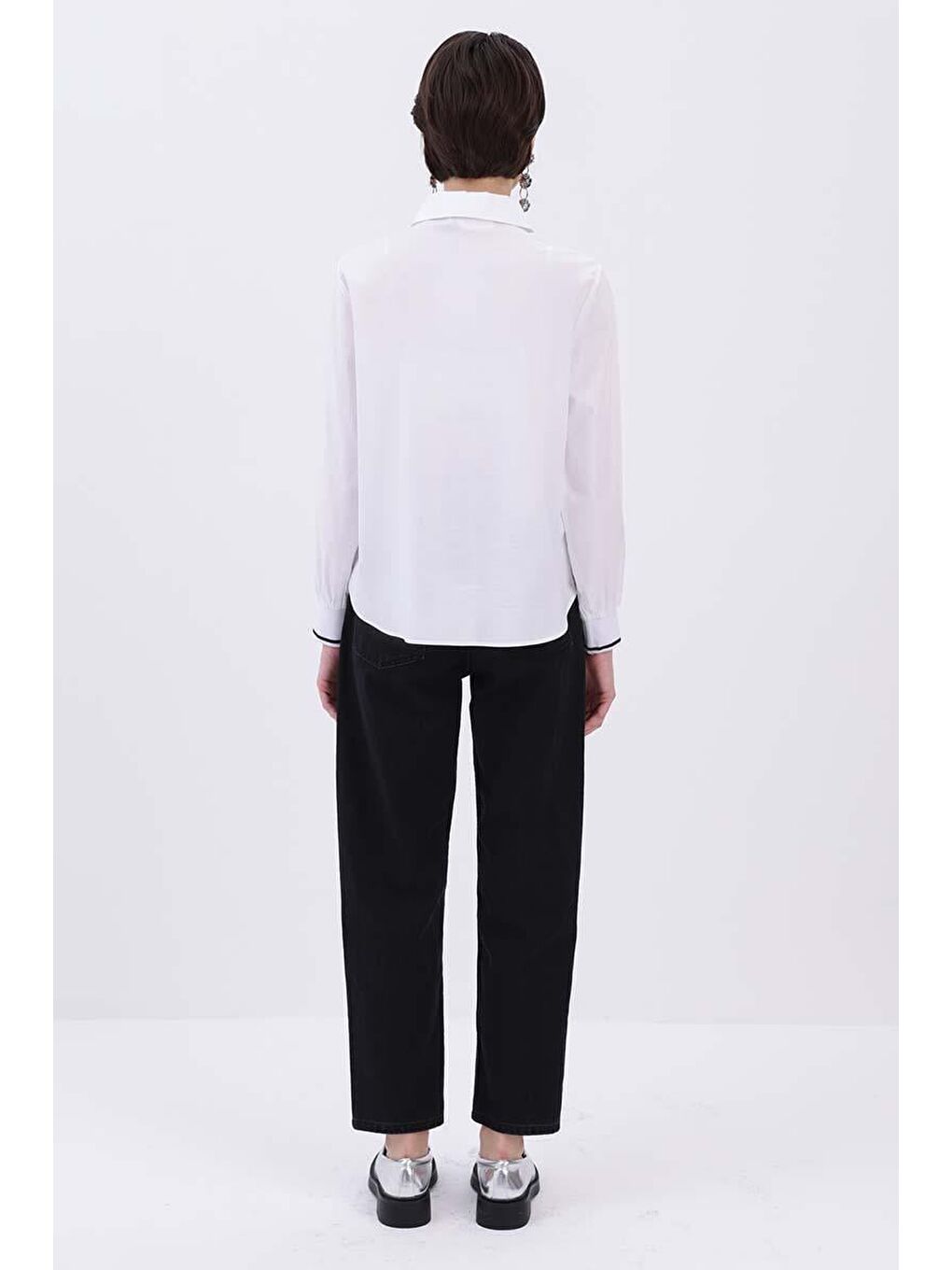 Beyaz Pamuklu Manşeti Ribanalı Cepli Gömlek-3