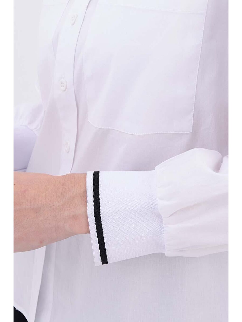 Beyaz Pamuklu Manşeti Ribanalı Cepli Gömlek-4