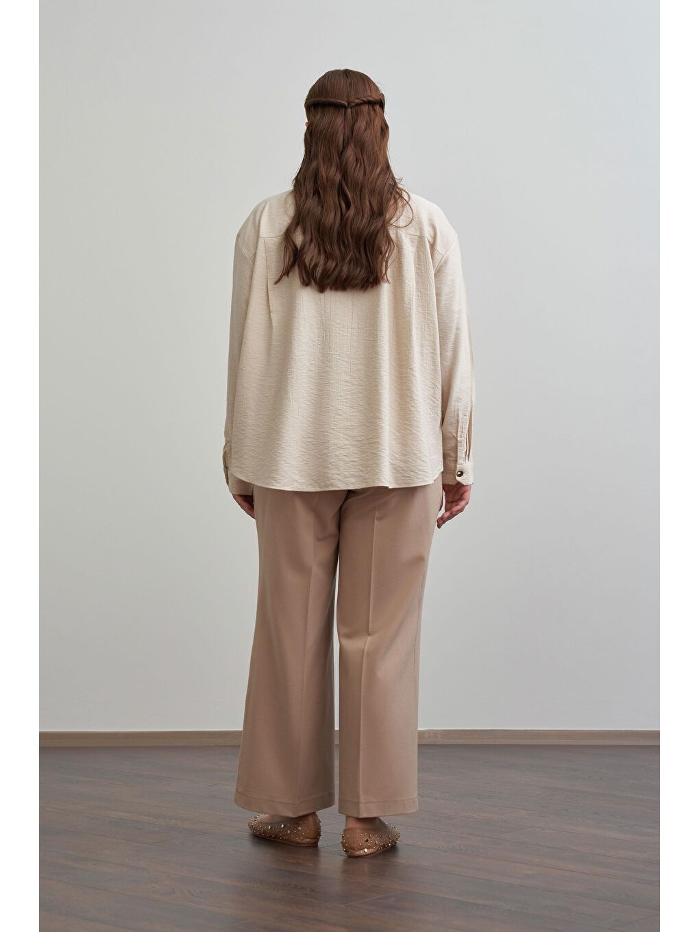 Bej Büyük Beden Manşet Detaylı Düğmeli Gömlek-2