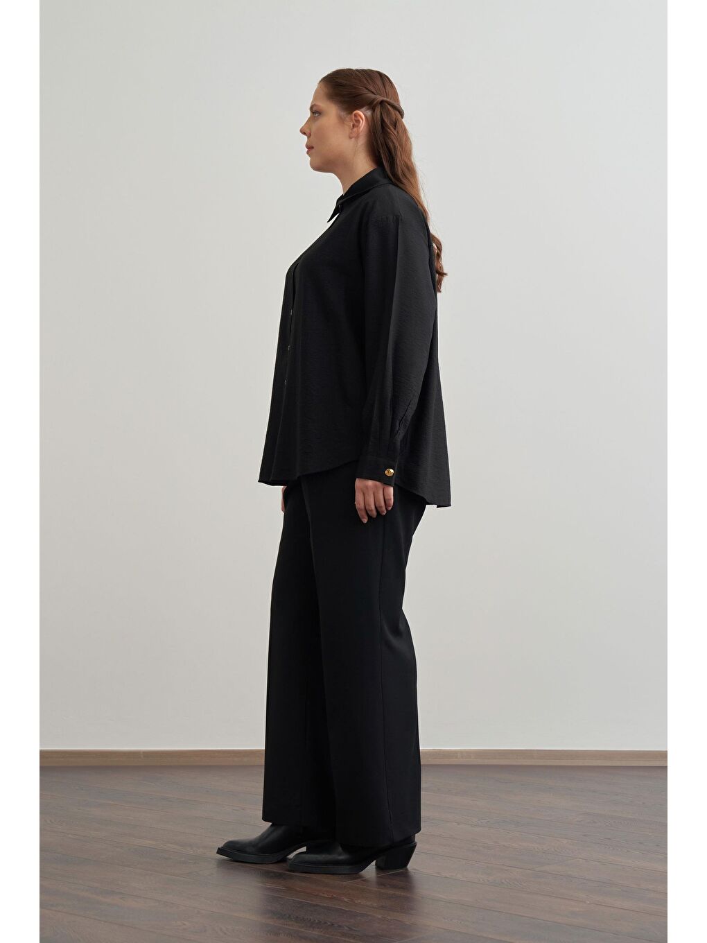 Siyah Büyük Beden Manşet Detaylı Düğmeli Gömlek-1