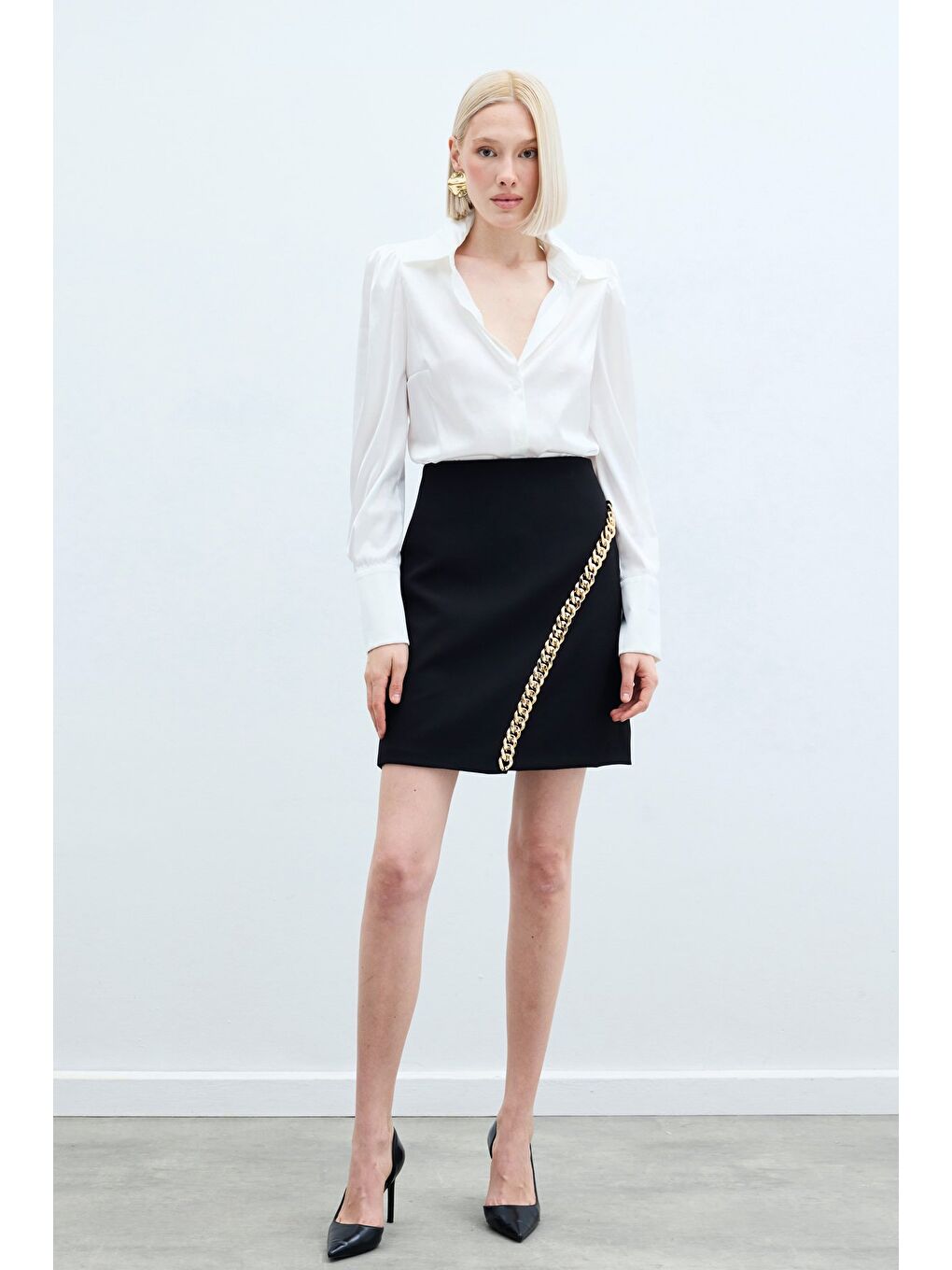 Zincir Aksesuarlı Mini Etek - Siyah-1