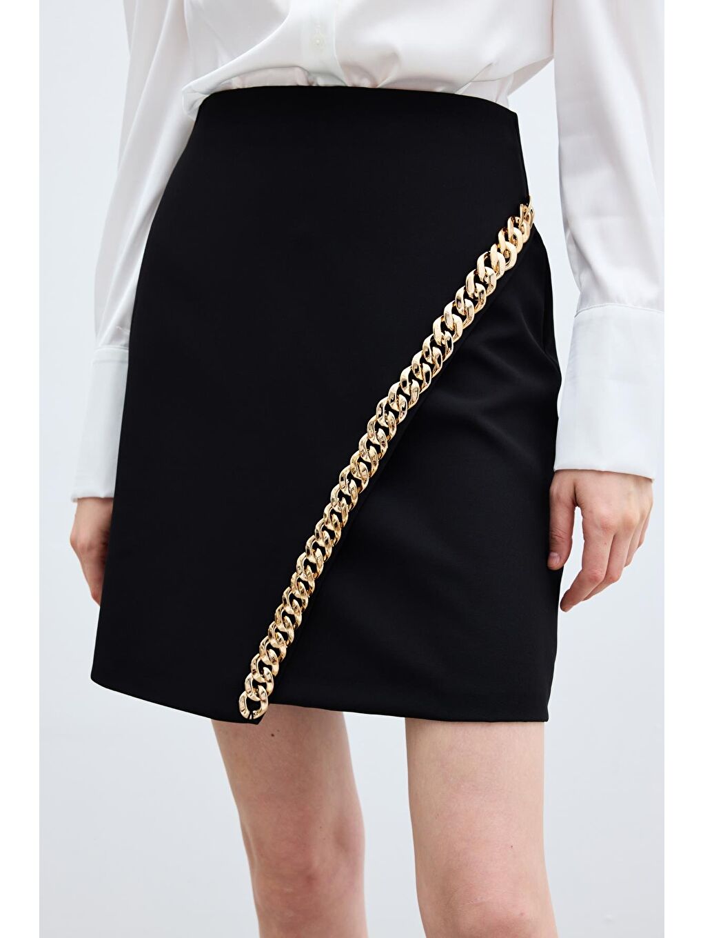 Zincir Aksesuarlı Mini Etek - Siyah-5