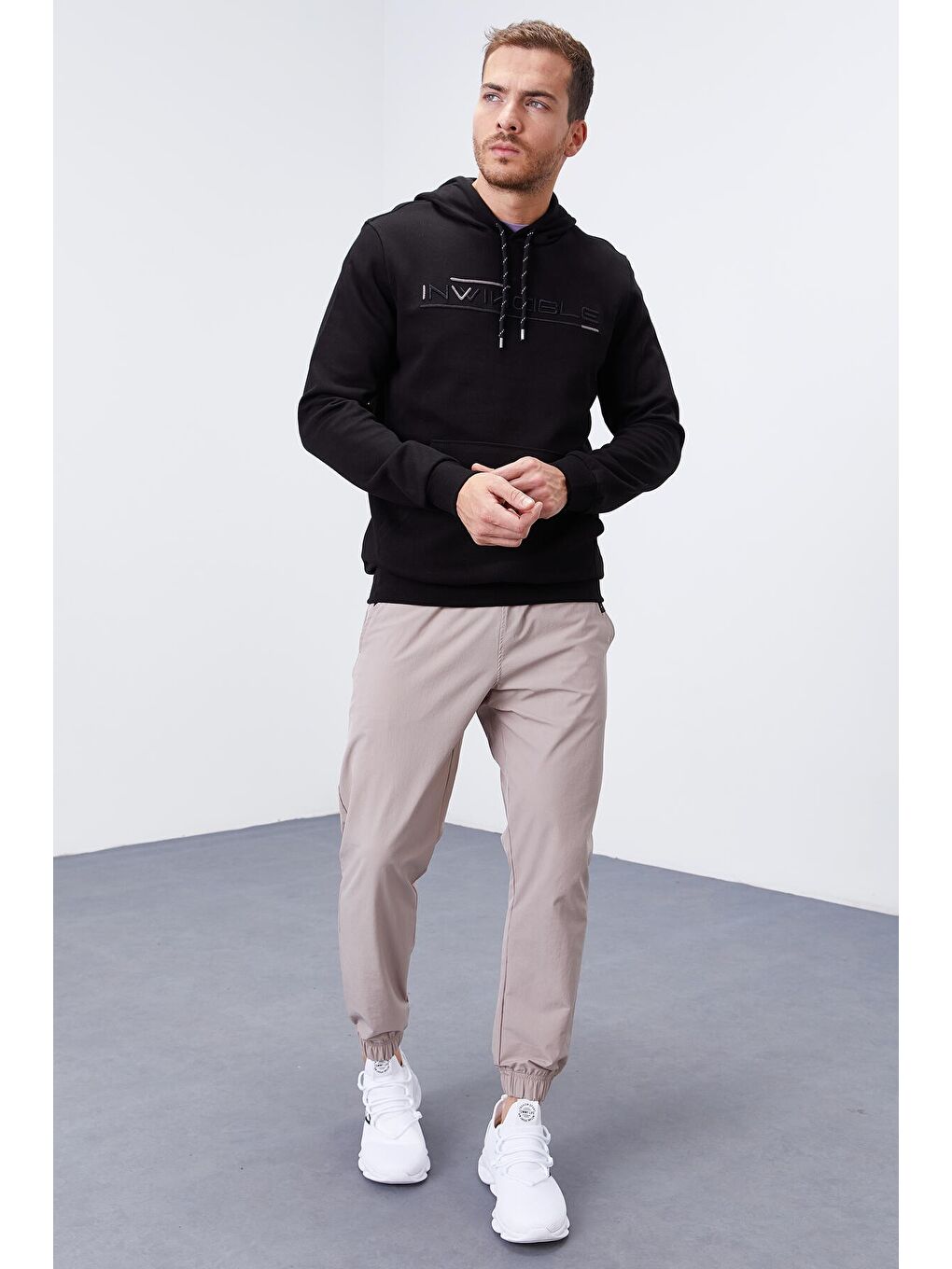 Siyah Kanguru Cep Standart Kalıp Kapüşonlu  Erkek Hoodie - 87883-1