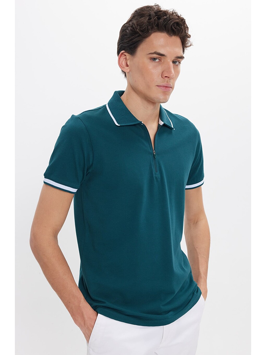Erkek Slim Fit Dar Kesim %100 Pamuk Jakarlı Düz Yaka Ve Kol Detaylı Yeşil Polo Yaka Tişört-2