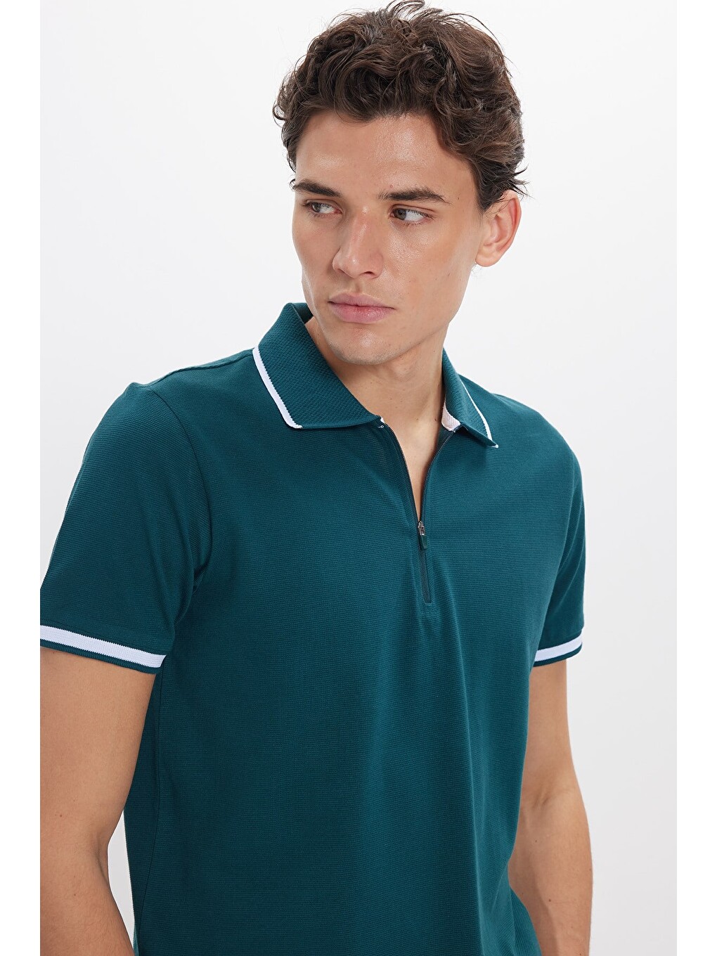 Erkek Slim Fit Dar Kesim %100 Pamuk Jakarlı Düz Yaka Ve Kol Detaylı Yeşil Polo Yaka Tişört-6