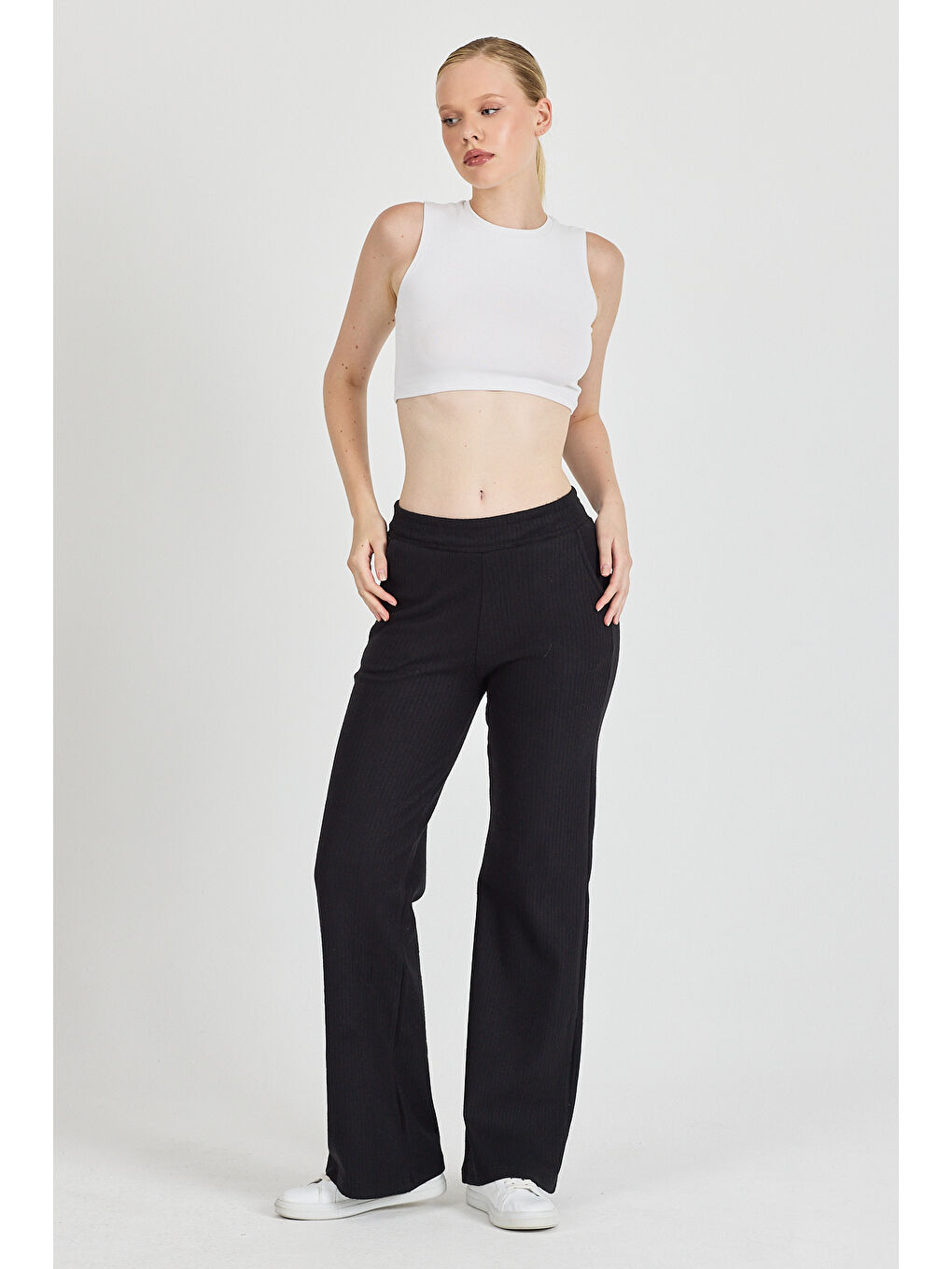 Kadın Siyah Yüksek Bel Bol Paça Kaşkorse Fitilli Cepli Pantolon Eşofman Altı-3