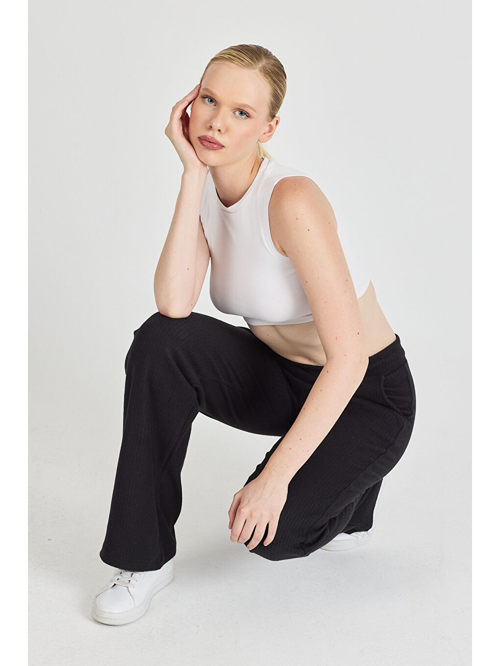 Kadın Siyah Yüksek Bel Bol Paça Kaşkorse Fitilli Cepli Pantolon Eşofman Altı-4