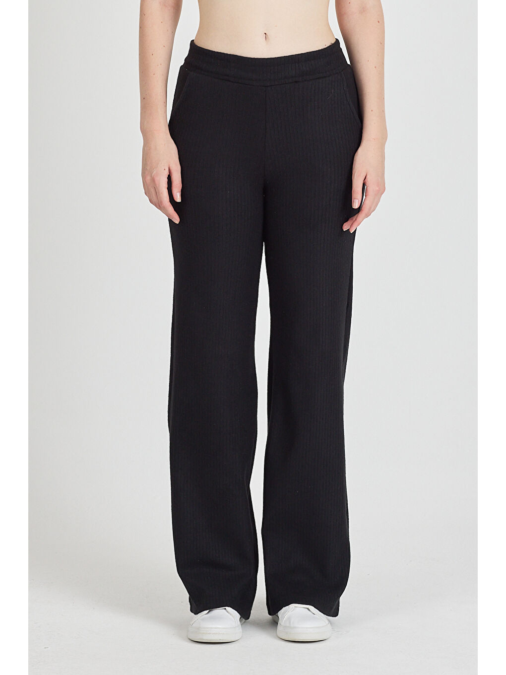 Kadın Siyah Yüksek Bel Bol Paça Kaşkorse Fitilli Cepli Pantolon Eşofman Altı-5