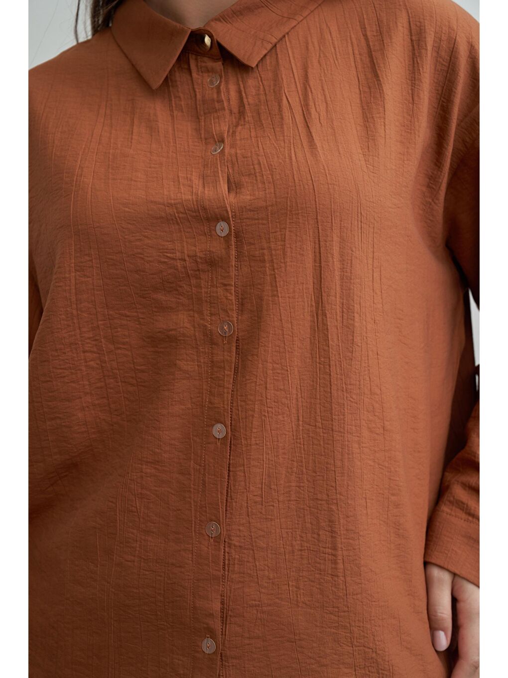 Kahverengi Kahve Büyük Beden Manşet Detaylı Düğmeli Gömlek-5