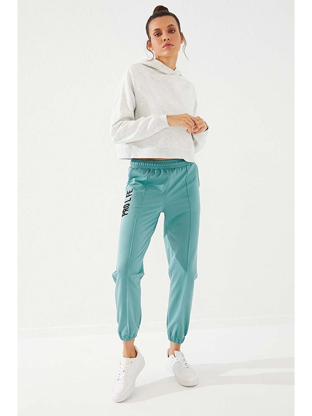 Mint Yeşili Yazı Nakışlı Rahat Form Lastik Paça Kadın Eşofman Alt - 94571