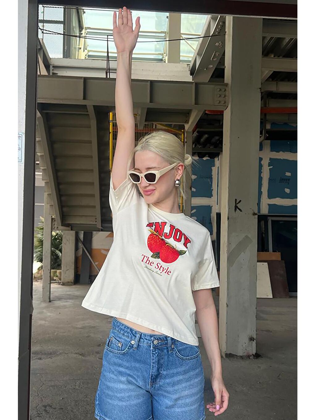 Beyaz Bisiklet Yaka Pamuklu Kısa Kollu Kadın Tişört Mg2150-3