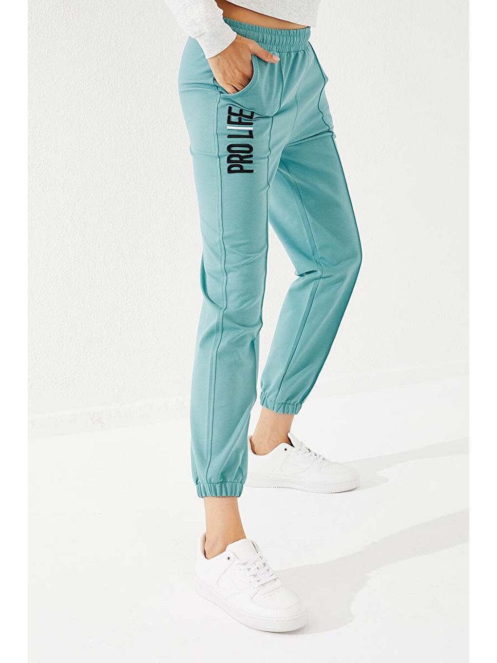 Mint Yeşili Yazı Nakışlı Rahat Form Lastik Paça Kadın Eşofman Alt - 94571-1