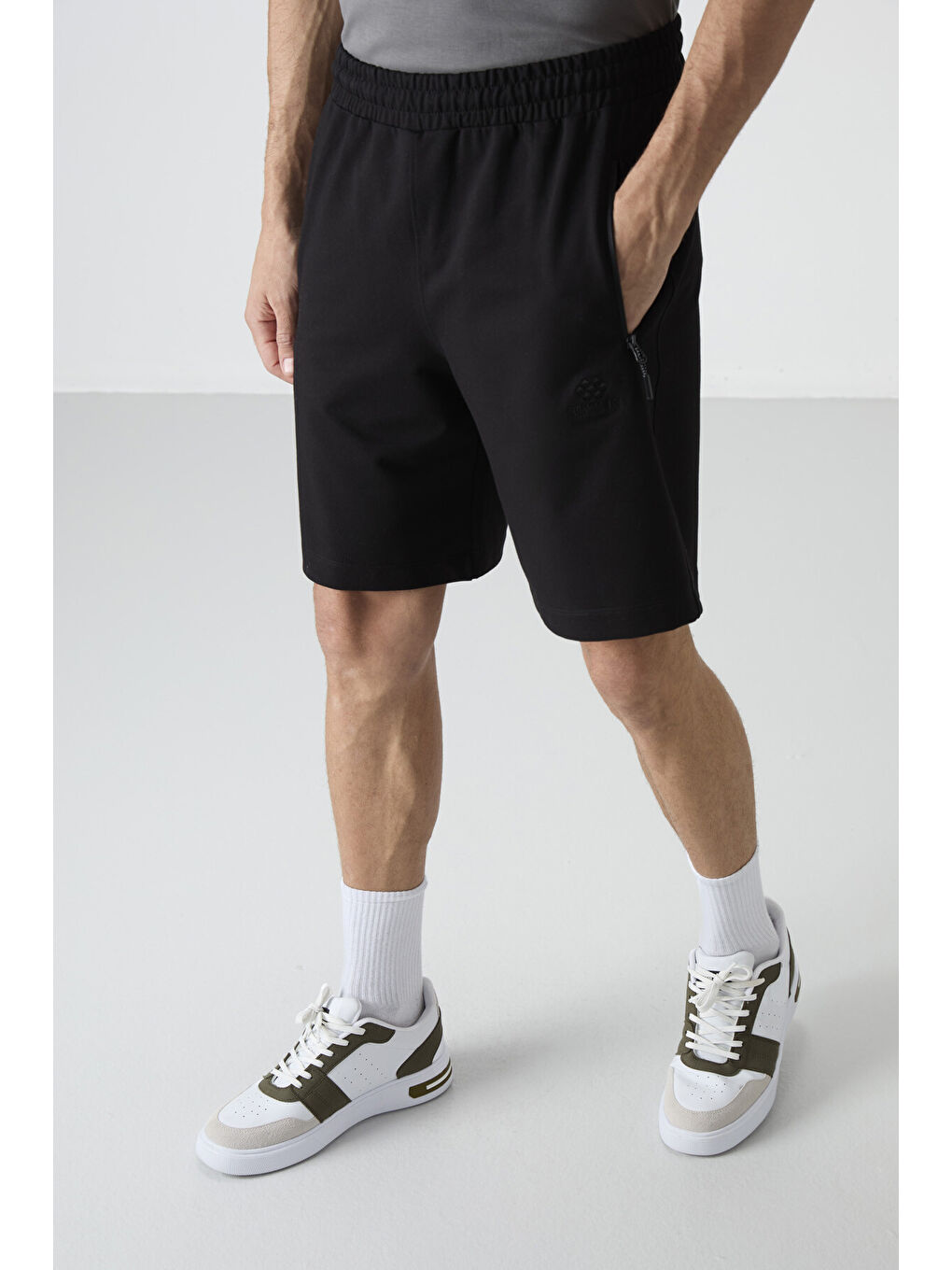 Siyah Gizli Fermuar Arka Cepli Bağcıklı Standart Kalıp Erkek Şort - 81136