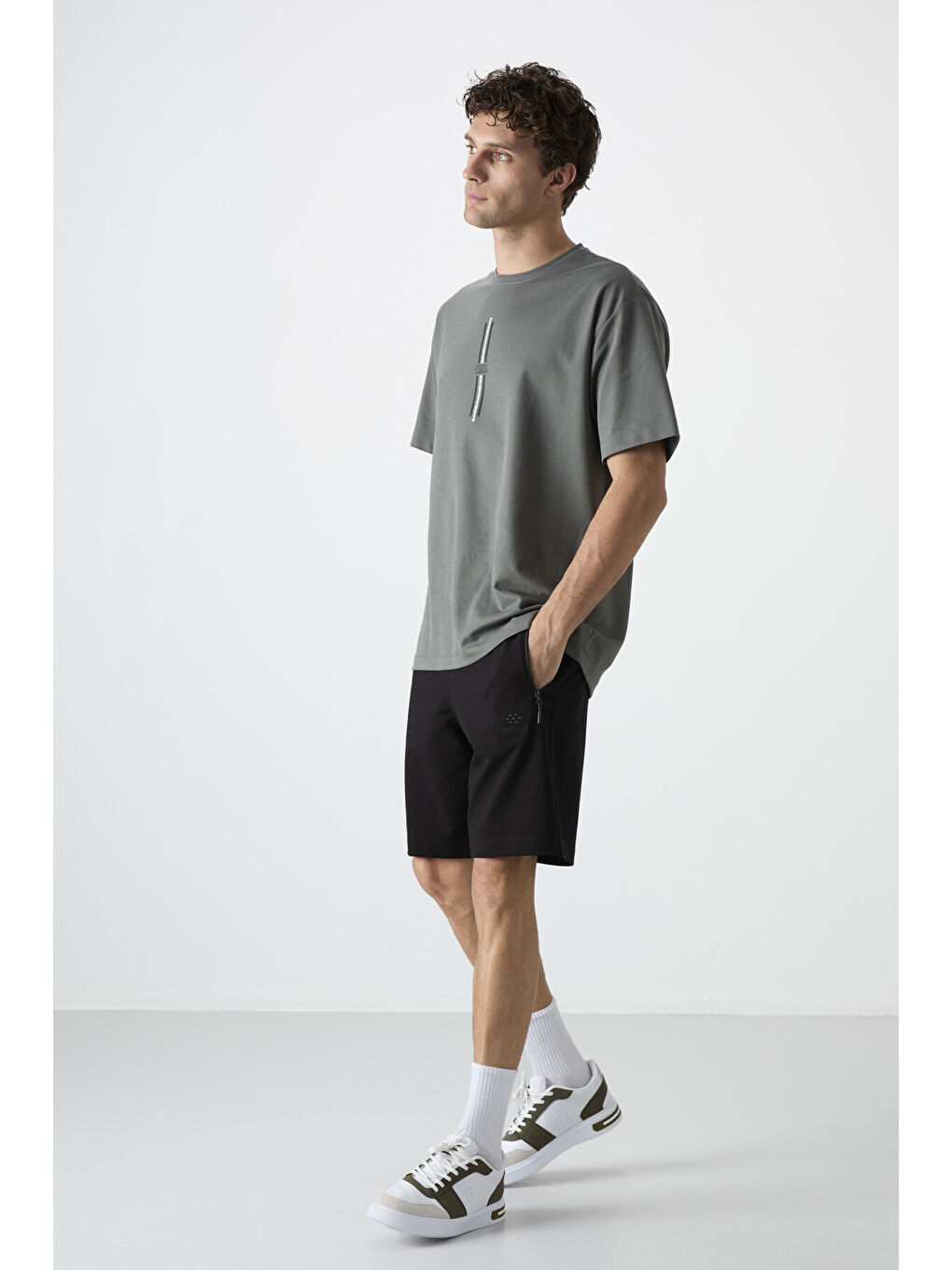 Siyah Gizli Fermuar Arka Cepli Bağcıklı Standart Kalıp Erkek Şort - 81136-1