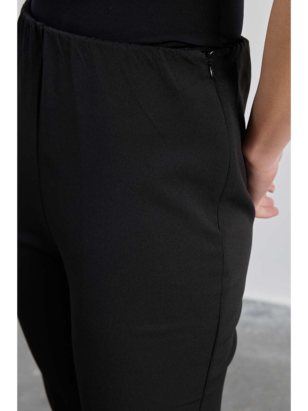 Beli Lastikli Krep Pantolon - Siyah-2