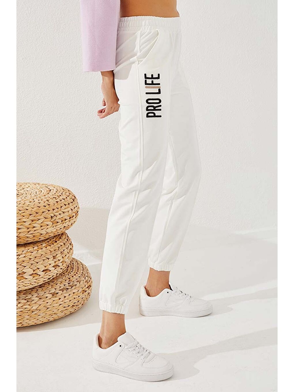 Ekru Yazı Nakışlı Rahat Form Lastik Paça Kadın Eşofman Alt - 94571-1