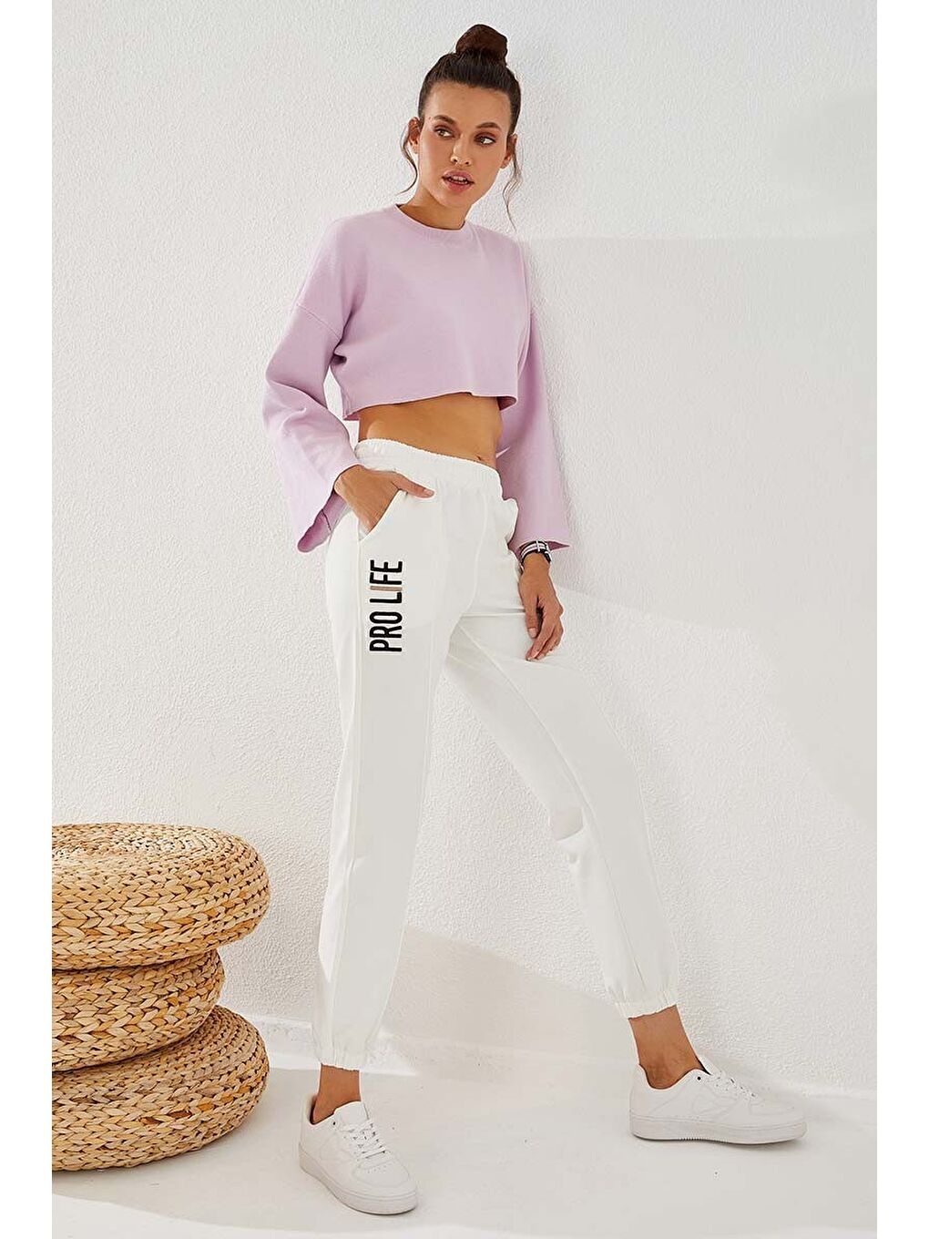 Ekru Yazı Nakışlı Rahat Form Lastik Paça Kadın Eşofman Alt - 94571-3