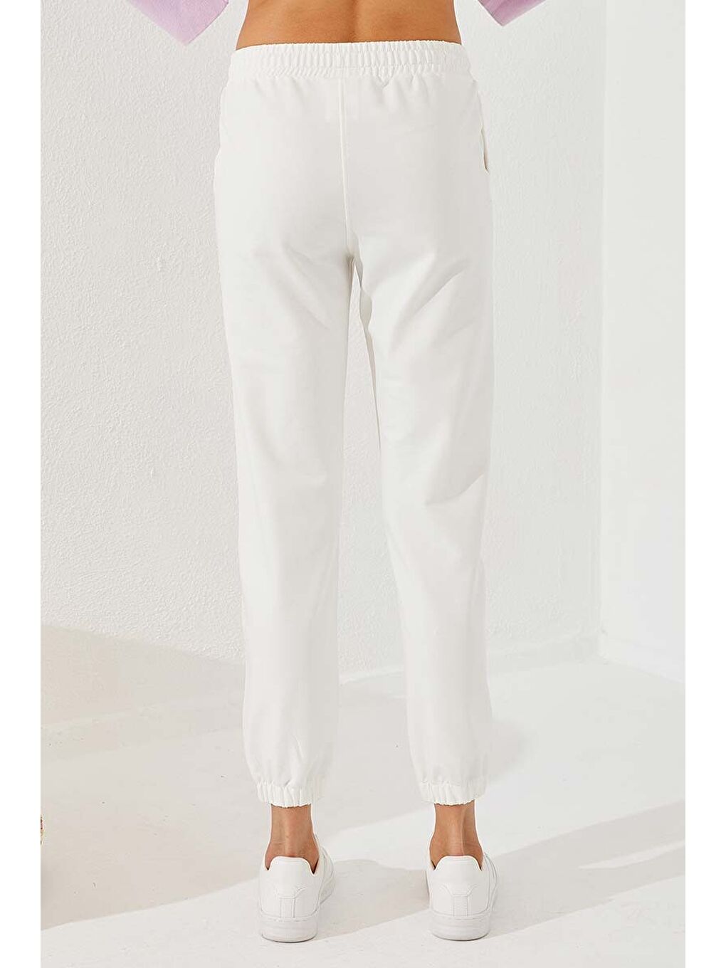 Ekru Yazı Nakışlı Rahat Form Lastik Paça Kadın Eşofman Alt - 94571-4