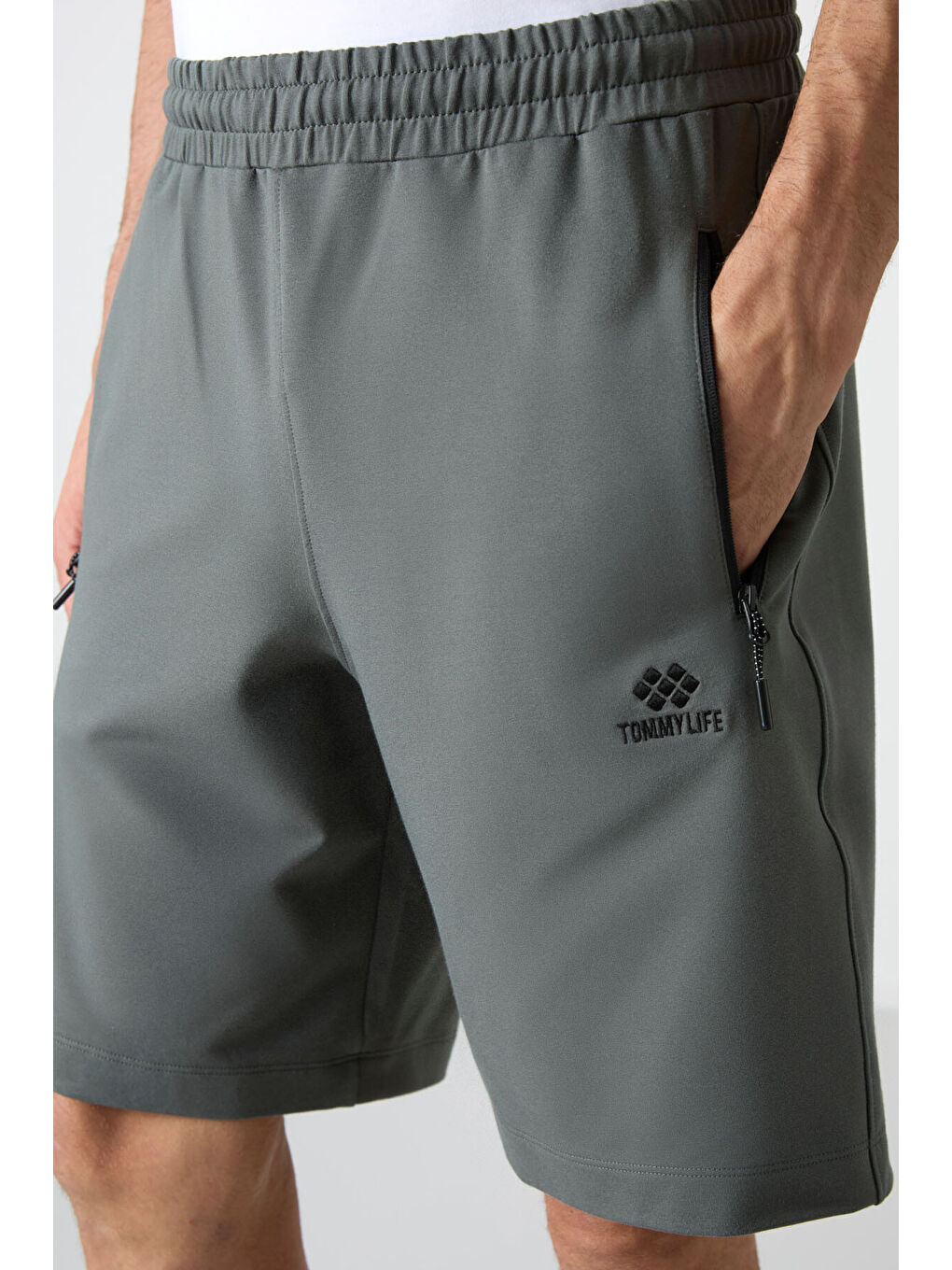 Yeşil Çağla Gizli Fermuar Arka Cepli Bağcıklı Standart Kalıp Erkek Şort - 81136-4