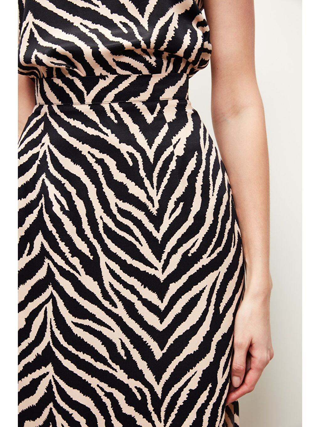 Zebra Desenli Saten Etek - Siyah-6