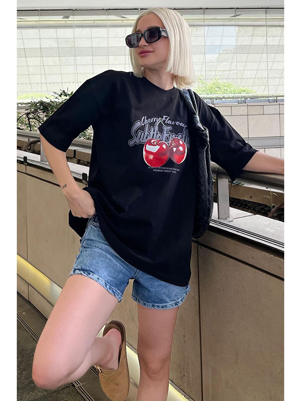 Siyah Oversize Kiraz Baskılı Bisiklet Yaka Kısa Kollu Tişört Mg2131-2