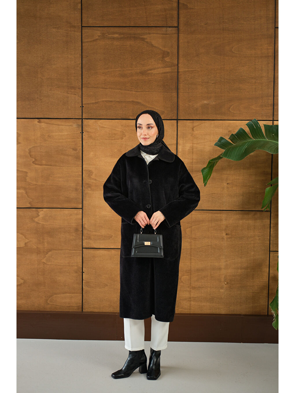 Kadın Yaka Detay Pelüş Kaban Siyah-2