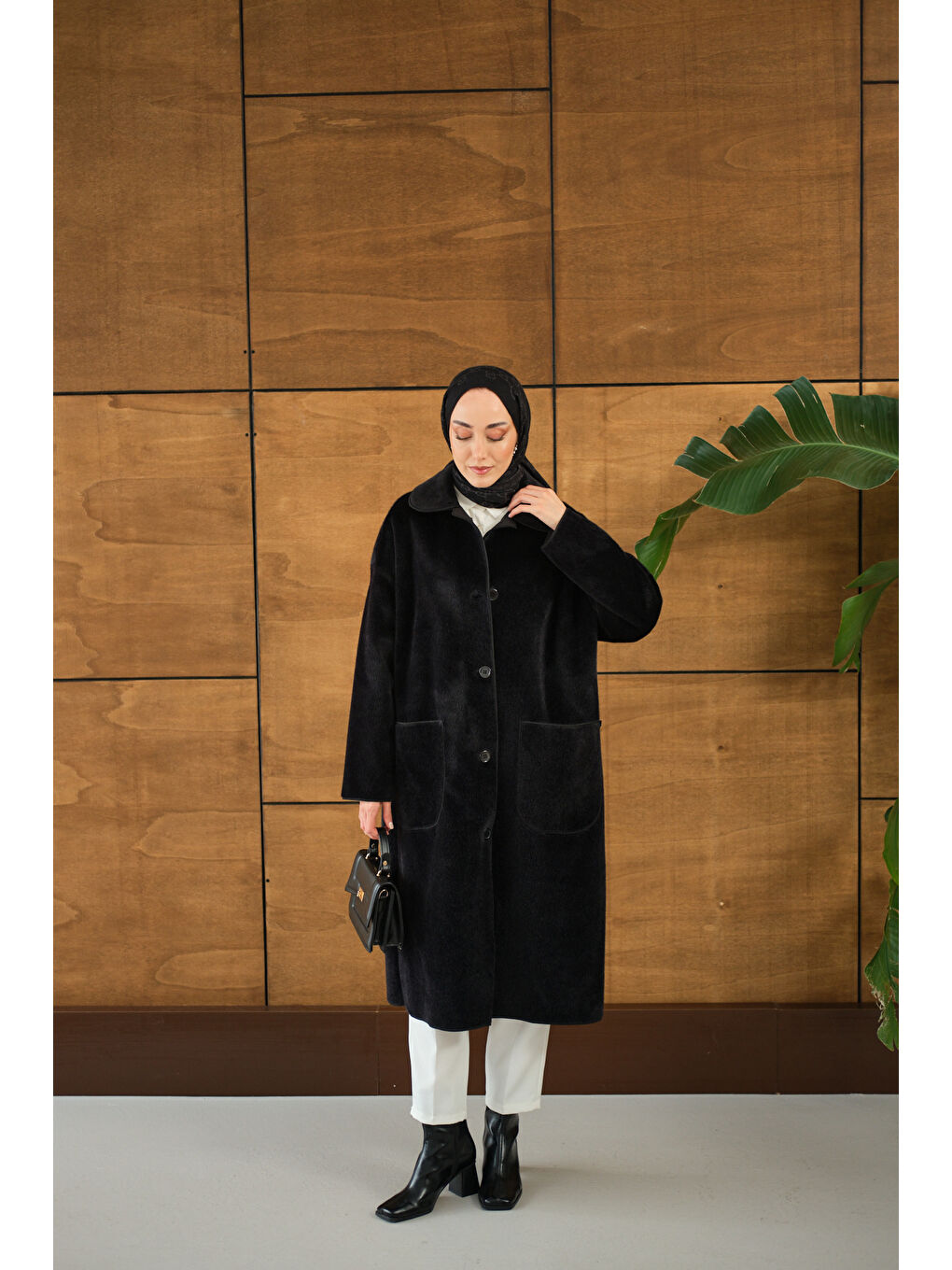 Kadın Yaka Detay Pelüş Kaban Siyah-3